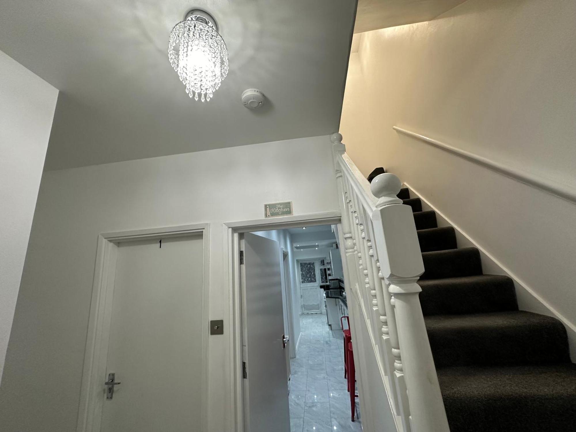 4Th Studio Flat With Private Own Bathroom A London Luxury Family Home Setup And Furnished With Double Bed Plus A Double Futon-Sofa Bed A Single Futon Bed A Baby Cot And Garden And Free Parking Экстерьер фото