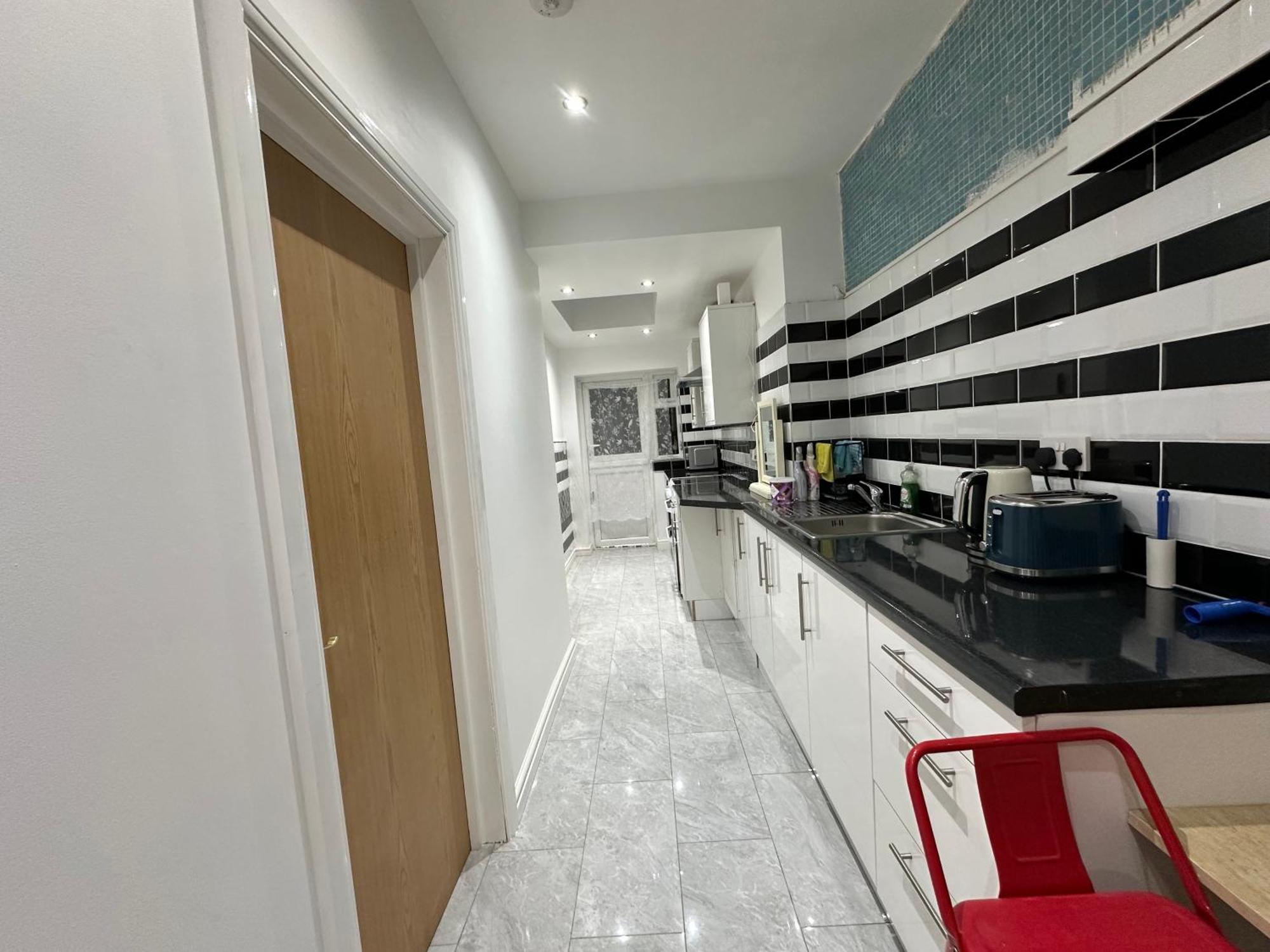 4Th Studio Flat With Private Own Bathroom A London Luxury Family Home Setup And Furnished With Double Bed Plus A Double Futon-Sofa Bed A Single Futon Bed A Baby Cot And Garden And Free Parking Экстерьер фото