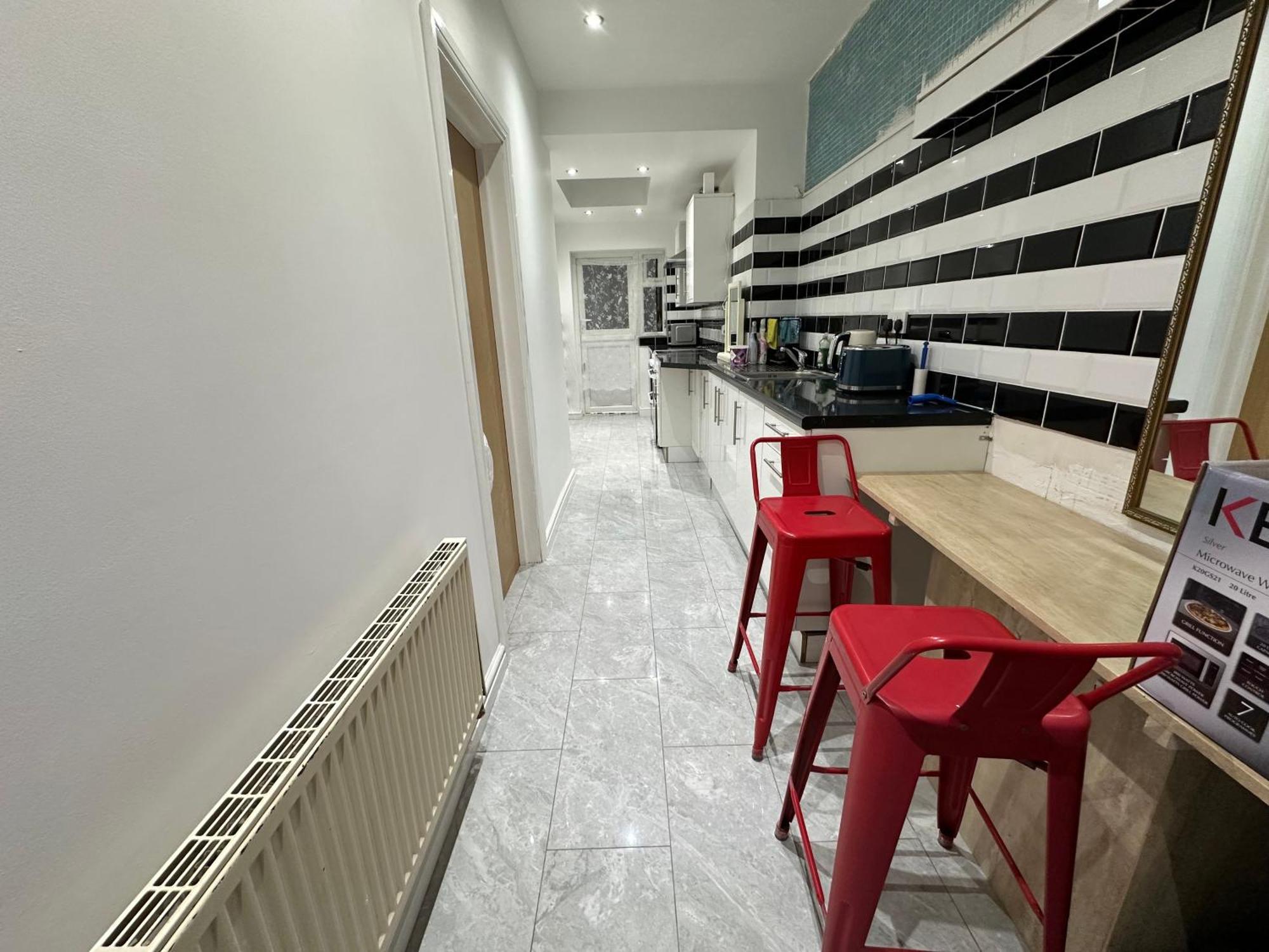 4Th Studio Flat With Private Own Bathroom A London Luxury Family Home Setup And Furnished With Double Bed Plus A Double Futon-Sofa Bed A Single Futon Bed A Baby Cot And Garden And Free Parking Экстерьер фото