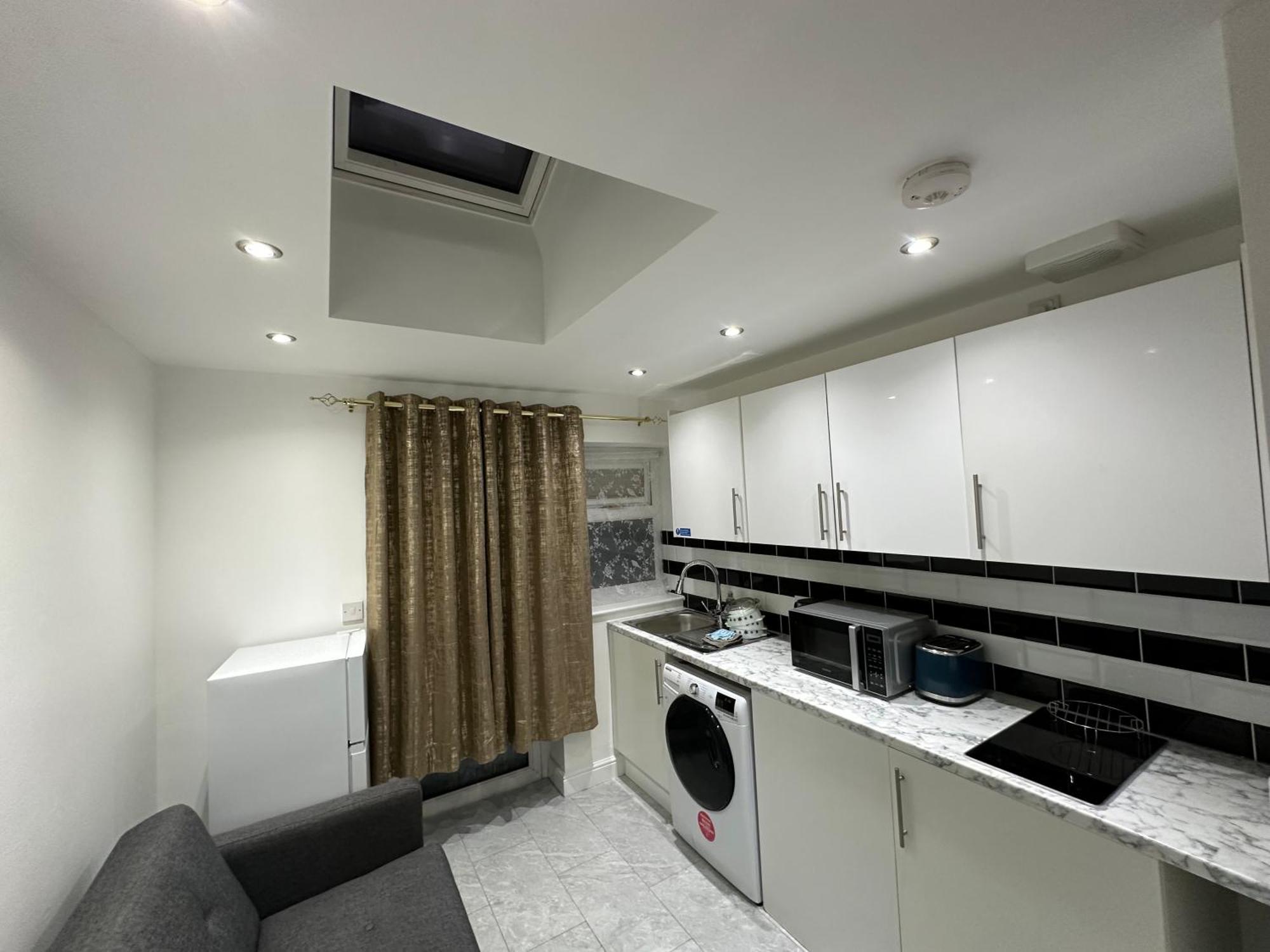 4Th Studio Flat With Private Own Bathroom A London Luxury Family Home Setup And Furnished With Double Bed Plus A Double Futon-Sofa Bed A Single Futon Bed A Baby Cot And Garden And Free Parking Экстерьер фото