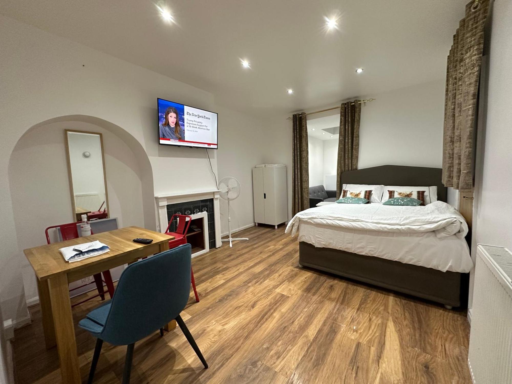 4Th Studio Flat With Private Own Bathroom A London Luxury Family Home Setup And Furnished With Double Bed Plus A Double Futon-Sofa Bed A Single Futon Bed A Baby Cot And Garden And Free Parking Экстерьер фото