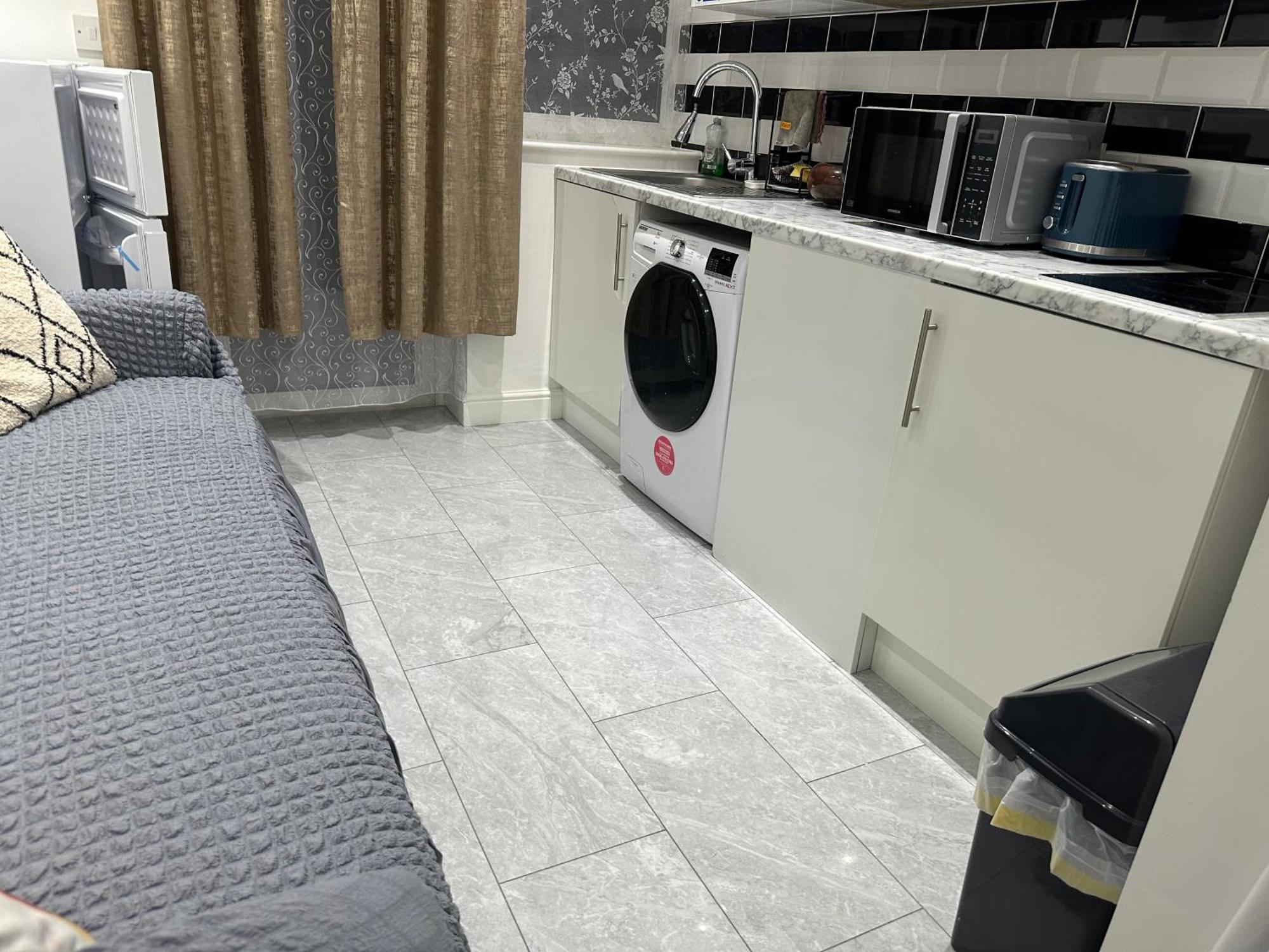 4Th Studio Flat With Private Own Bathroom A London Luxury Family Home Setup And Furnished With Double Bed Plus A Double Futon-Sofa Bed A Single Futon Bed A Baby Cot And Garden And Free Parking Экстерьер фото