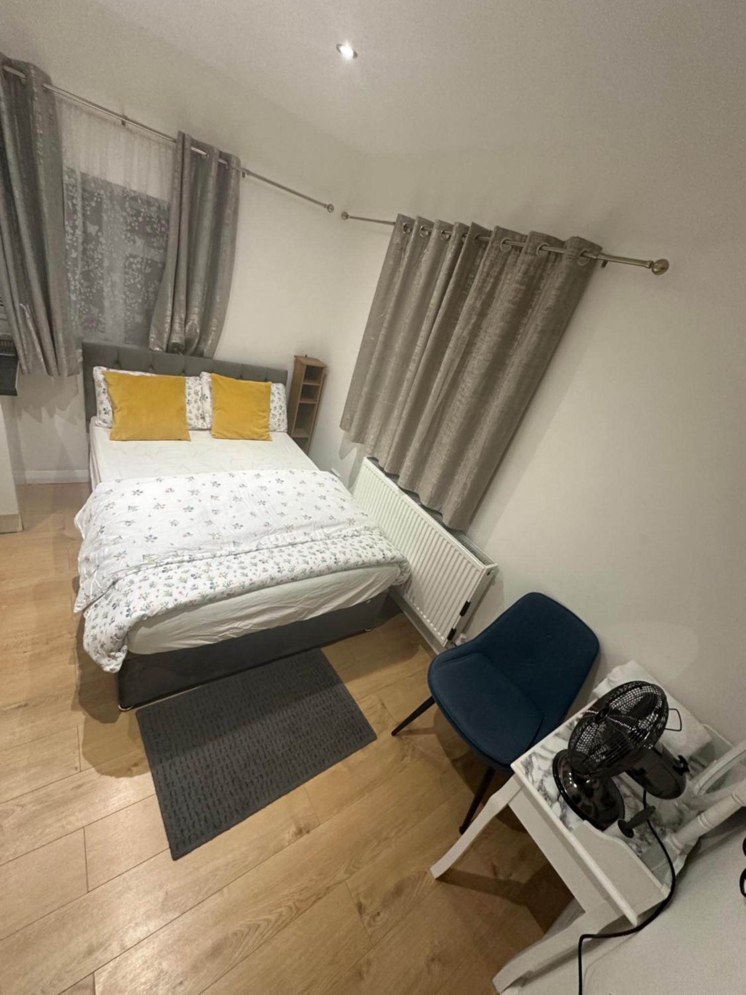 4Th Studio Flat With Private Own Bathroom A London Luxury Family Home Setup And Furnished With Double Bed Plus A Double Futon-Sofa Bed A Single Futon Bed A Baby Cot And Garden And Free Parking Экстерьер фото